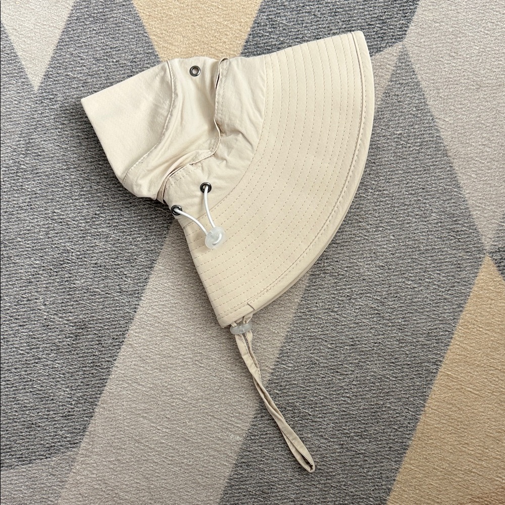 Elegant Cream Women's Sun Hat - Picture 4 of 5